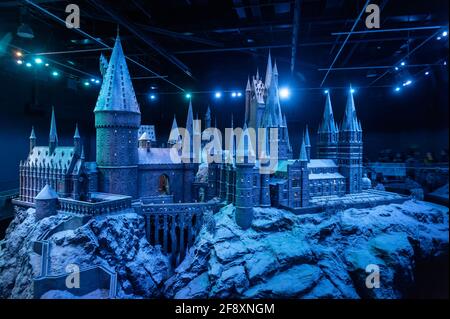 Hogwarts School of Witchcraft and Wizardry at the Making of Harry Potter Warner Bros Studio Tour, Leavesden, Watford, Londra, Inghilterra, Regno Unito Foto Stock