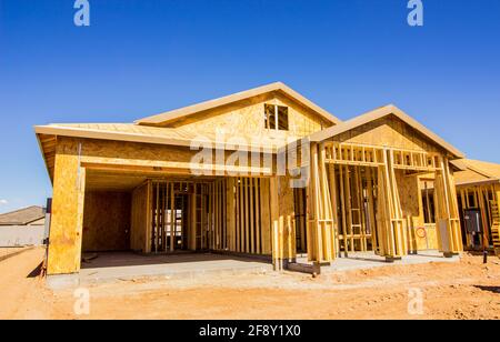 Nuova casa in costruzione durante la fase di inquadratura Foto Stock