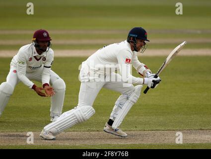 Manchester, Regno Unito. 15 aprile 2021; Emirates Old Trafford, Manchester, Lancashire, Inghilterra; English County Cricket, Lancashire vs Northants; Tom Bailey of Lancashire Credit: Action Plus Sports Images/Alamy Live News Foto Stock