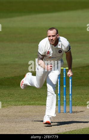 Manchester, Regno Unito. 15 aprile 2021; Emirates Old Trafford, Manchester, Lancashire, Inghilterra; English County Cricket, Lancashire contro Northants; Luke Procter del Northamptonshire bowling Credit: Action Plus Sports Images/Alamy Live News Foto Stock