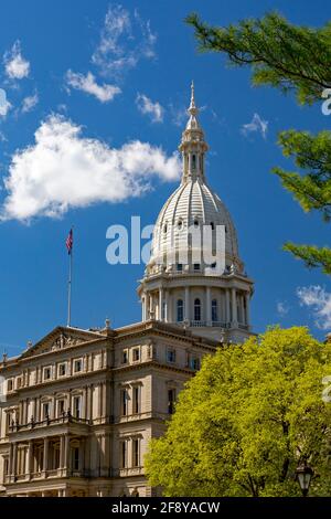 Lansing, Michigan - il Michigan state Capitol Building in primavera. Foto Stock