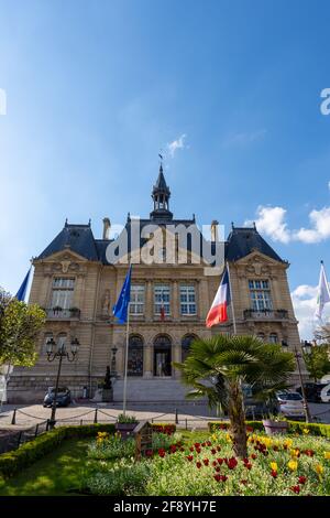 Vista esterna del municipio di Suresnes, una città nel dipartimento Hauts-de-Seine, situato a ovest di Parigi, Francia Foto Stock