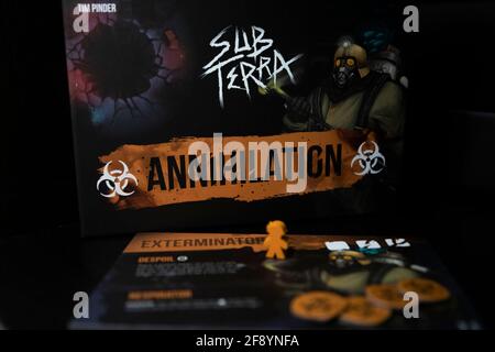 Gioco da tavolo Sub Terra di Inside the Box, editore di giochi da tavolo, un gioco horror di sopravvivenza co-op con annientamento espansione. Foto Stock