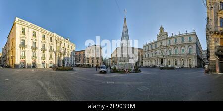 Edifici in Piazza dell'Università, Catania, Sicilia, Italia Foto Stock