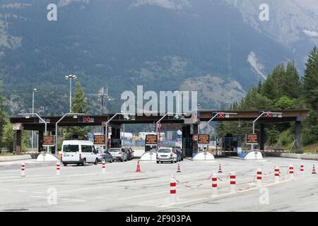 Modanne, Francia - 19 luglio 2015: Pedaggio autostradale al tunnel frejus in Francia. Il tunnel Frejus è un tunnel che collega Francia e Italia Foto Stock