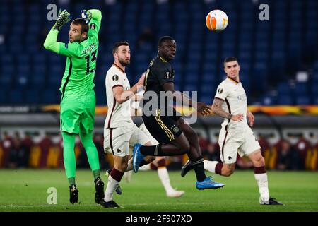 ROMA, ITALIA - APRILE 15: Gol di Brian Brobbey di Ajax, portiere Pau Lopez DI AS Roma durante la finale del quarto della UEFA Europa League: Tappa due partita tra le due Foto Stock