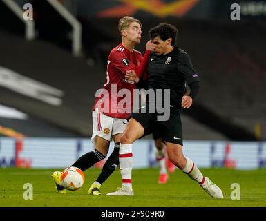 Manchester, Regno Unito. 15 Aprile 2021. Jesus Vallejo di Granada affronta Brandon Williams di Manchester United durante la partita UEFA Europa League a Old Trafford, Manchester. Il credito immagine dovrebbe essere: Andrew Yates/Sportimage Credit: Sportimage/Alamy Live News Foto Stock