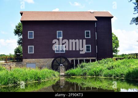 Franklin Grove, Illinois, Stati Uniti d'America. Il Franklin Creek Grist Mill, una ricostruzione di un mulino originale sullo stesso sito. Foto Stock