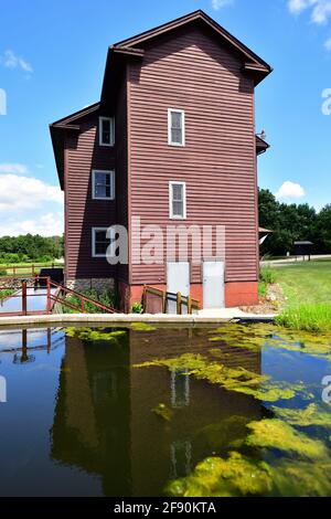 Franklin Grove, Illinois, Stati Uniti d'America. Il Franklin Creek Grist Mill, una ricostruzione di un mulino originale sullo stesso sito. Foto Stock