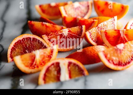 Arance di sangue su marmo Foto Stock