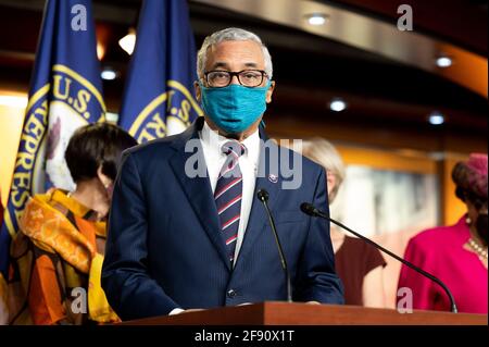 Washington, DC, Stati Uniti. 15 Aprile 2021. 15 aprile 2021 - Washington, DC, Stati Uniti: Rappresentante degli Stati Uniti BOBBY SCOTT (D-VA) che parla ad una conferenza stampa sul Paycheck Fairness Act. Credit: Michael Brochstein/ZUMA Wire/Alamy Live News Foto Stock