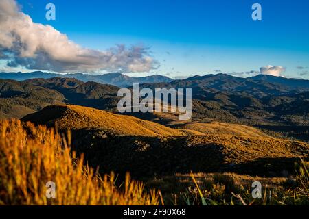 Tramonto sulle colline della Nuova zelanda Foto Stock