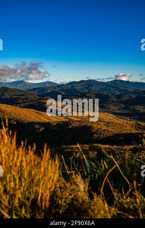 Tramonto sulle colline della Nuova zelanda Foto Stock