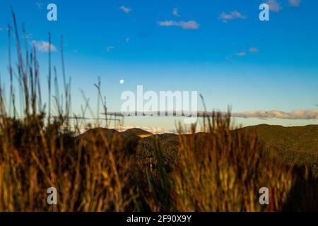 Tramonto sulle colline della Nuova zelanda Foto Stock