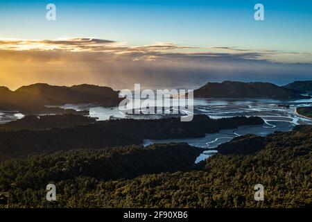 Tramonto sulle colline della Nuova zelanda Foto Stock