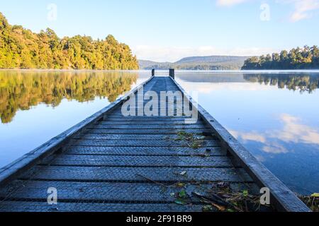 Lago Mapourika, Isola del Sud, Nuova Zelanda Foto Stock