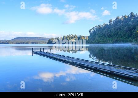 Lago Mapourika, Isola del Sud, Nuova Zelanda Foto Stock