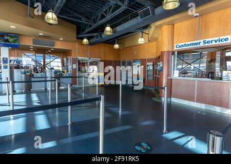 Terminal dei traghetti BC Ferries Tsawwassen biglietteria durante la covid-19 periodo pandemico. Foto Stock