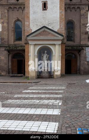 Chiesa di San Sebastiano in Piazza Cesare Battisti in Cavalese in Trentino Foto Stock