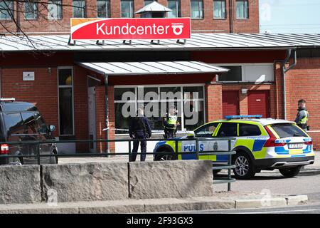 Una donna è morta dopo un attacco alla stazione centrale di Linköping a Linköping. La polizia, l'ambulanza e i servizi di soccorso sono stati avvisati sulla scena. Foto Stock