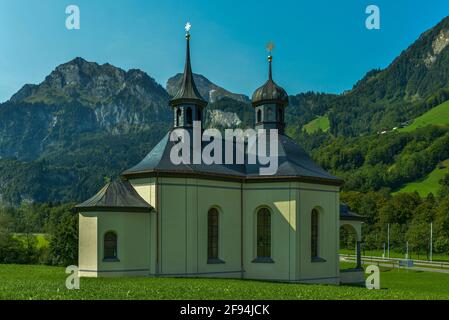 La chiesa di Grafenort nelle alpi svizzere vicino Engelberg, nel Cantone Svizzero di Nidvaldo. Foto Stock