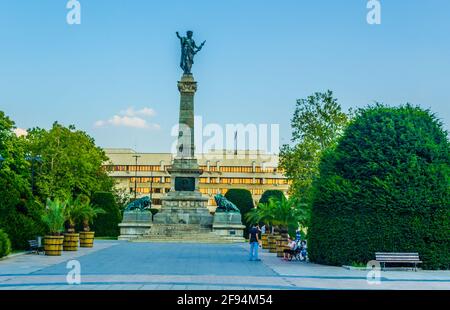 Vista della statua della libertà nella città bulgara Rousse. Foto Stock