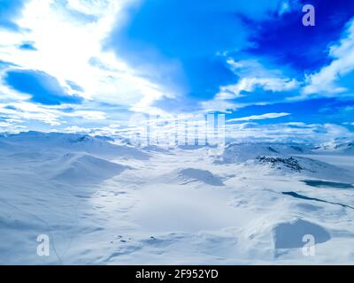 Spettacolare vista panoramica sulle vette innevate. Foto Stock