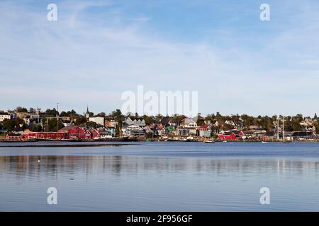 Il lungomare nella città di Lunenburg in Nuova Scozia, Canada. La città è dichiarata patrimonio dell'umanità dell'UNESCO e considerata il miglior esempio di un Foto Stock