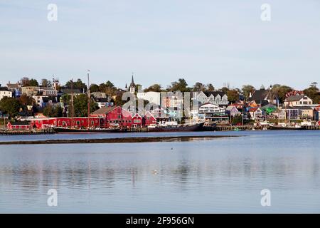 Il lungomare nella città di Lunenburg in Nuova Scozia, Canada. La città è dichiarata patrimonio dell'umanità dell'UNESCO e considerata il miglior esempio di un Foto Stock