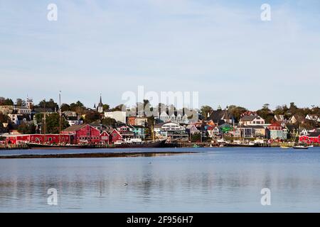 Il lungomare nella città di Lunenburg in Nuova Scozia, Canada. La città è dichiarata patrimonio dell'umanità dell'UNESCO e considerata il miglior esempio di un Foto Stock