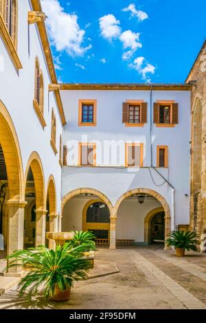 Cortile principale del palazzo Almudaina a Palma di Maiorca, Spagna Foto Stock