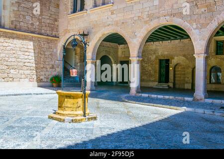 Cortile principale del palazzo Almudaina a Palma di Maiorca, Spagna Foto Stock