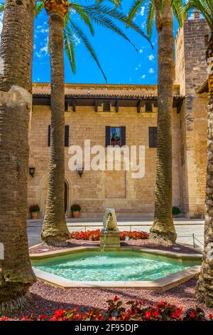 Cortile principale del palazzo Almudaina a Palma di Maiorca, Spagna Foto Stock