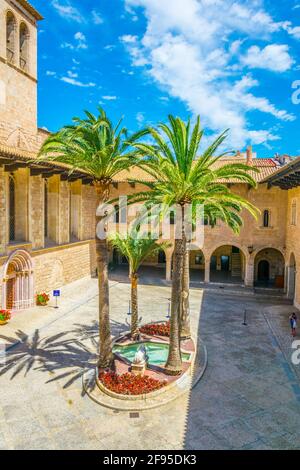 Cortile principale del palazzo Almudaina a Palma di Maiorca, Spagna Foto Stock