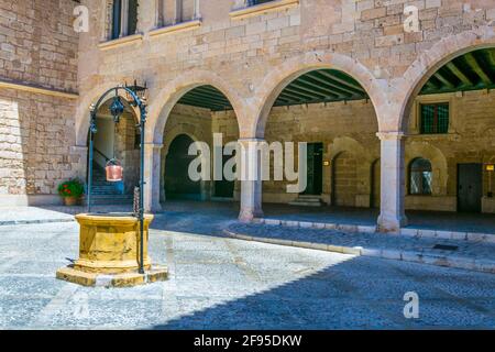 Cortile principale del palazzo Almudaina a Palma di Maiorca, Spagna Foto Stock