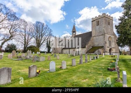 Chiesa parrocchiale di Santa Maria la Vergine a Castle Eaton, Wiltshire, Inghilterra, Regno Unito Foto Stock