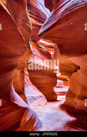 Maestosa architettura naturale dell'Antelope slot Canyon, Navajo Tribal Park, Arizona, Stati Uniti Foto Stock