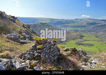 Dinas Bran Castello in primavera visto dal Panorama, Llangollen, Galles Foto Stock