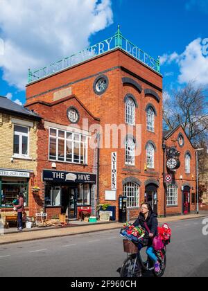 Gwiydir St Cambridge - caffetteria Hot Numbers e negozi di antiquariato nella Old Dales Brewery su Gwydir Street Cambridge, fuori Mill Road Cambridge. Foto Stock