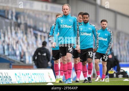 Blackburn, Regno Unito. 16 Apr 2021. Matthew Clarke n° 16 della Derby County conduce il riscaldamento a Blackburn, Regno Unito il 16/2021. (Foto di Simon Whitehead/News Images/Sipa USA) Credit: Sipa USA/Alamy Live News Foto Stock