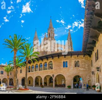 Cortile principale del palazzo Almudaina a Palma di Maiorca, Spagna Foto Stock