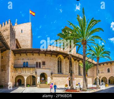 Cortile principale del palazzo Almudaina a Palma di Maiorca, Spagna Foto Stock