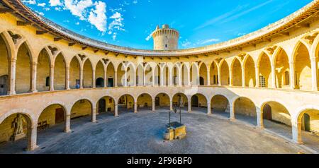 Cortile interno di Castell de Bellver a Palma di Maiorca, Spagna Foto Stock