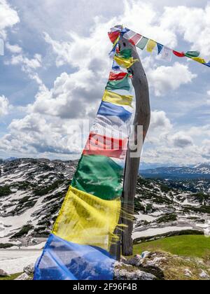 Dachstein, bandiere di montagna, vista neve, montagne, cielo nuvoloso Foto Stock