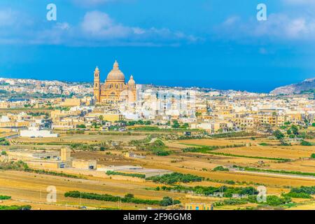 Veduta aerea di Xewkija con la rotonda di San Giovanni Battista, Gozo, Malta Foto Stock