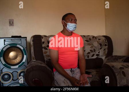 Un'infermiera descrive la sua lotta in questo periodo senza precedenti, mentre ha bisogno di separare completamente la sua vita personale perché se si impegna ad un protocollo elevato norme e regolamenti di Covid 19 come lei tratta i 19 pazienti Covid all'Eldos Hospital di Johannesburg, Sudafrica il 05 ottobre 2020. (Foto di Manash Das/Sipa USA) Credit: Sipa USA/Alamy Live News Foto Stock