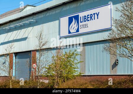 Sheffield, Regno Unito, 16 aprile 2021. Lo stabilimento Stocksbridge di Liberty Steel, gestito dall'indiano britannico Sanjeev Gupta. Il futuro dell'impianto rimane incerto a seguito del crollo del principale finanziatore del gruppo Greensill Capital, Liberty Steel lavora a Stocksbridge, vicino a Sheffield, nel nord dell'Inghilterra, venerdì 16 aprile 2021. Foto Stock