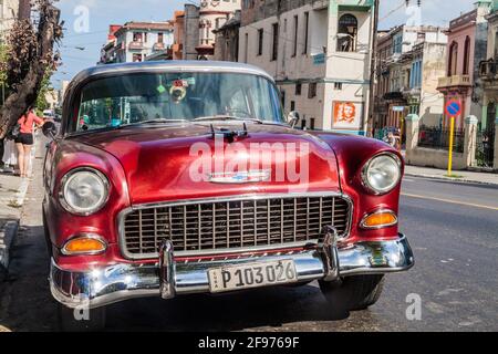 HAVANA, CUBA - 21 FEBBRAIO 2016: Auto Chevrolet d'epoca sulla strada a l'Avana. Foto Stock