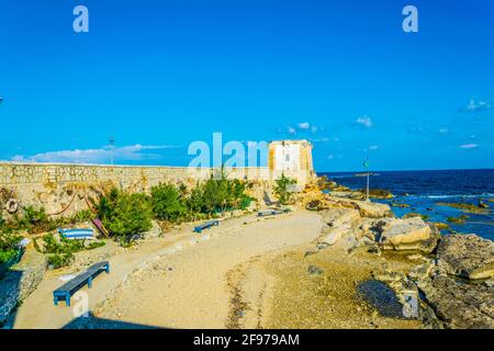 Torre di Ligny che domina il mare di Trapani, Sicilia, Italia Foto Stock