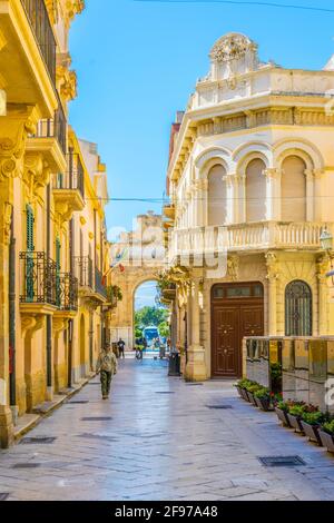 Porta nuova nella città siciliana di Marsala, Italia Foto Stock